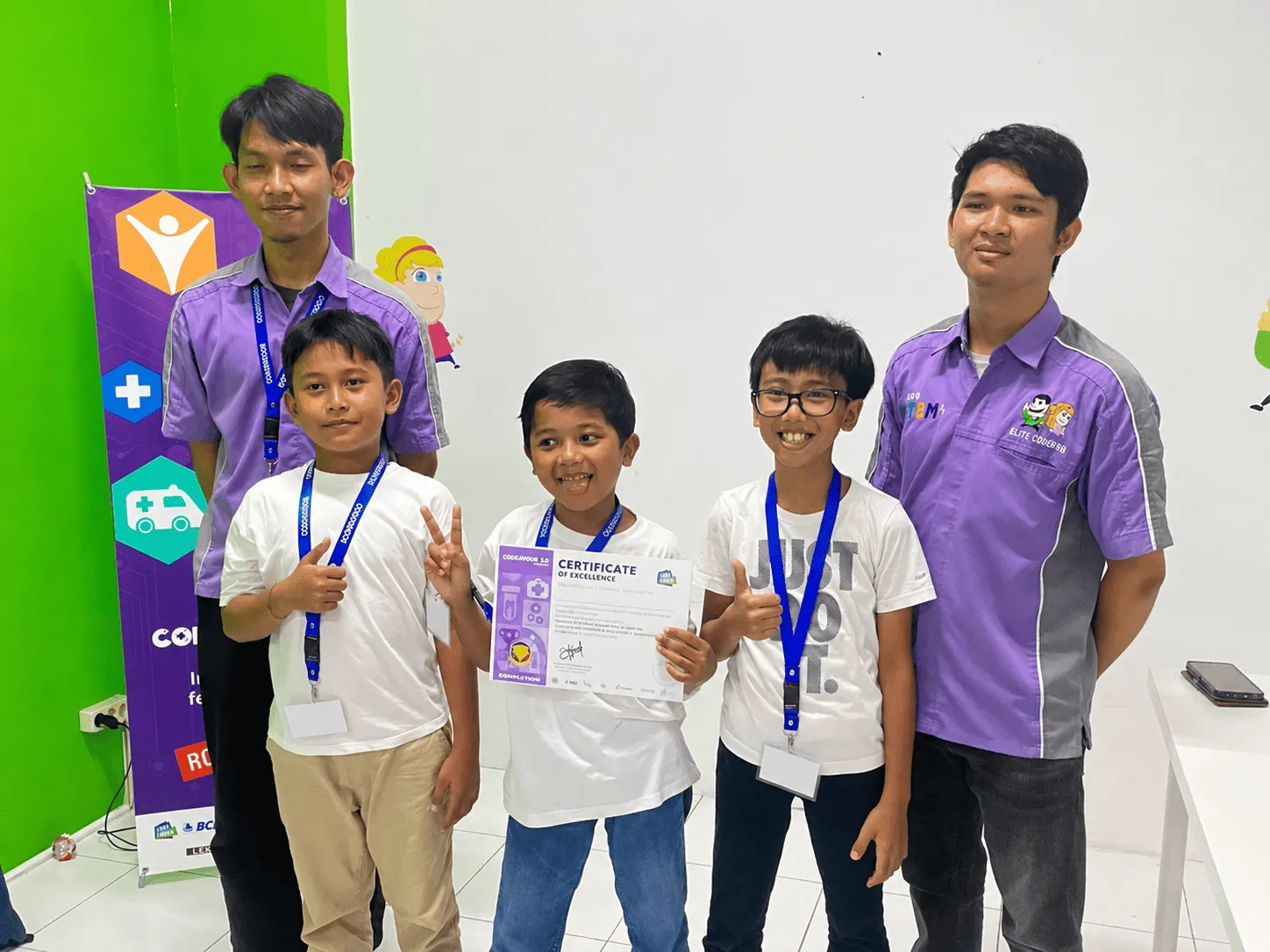Tim Elementary Raih Best Perform Codeavour Bali