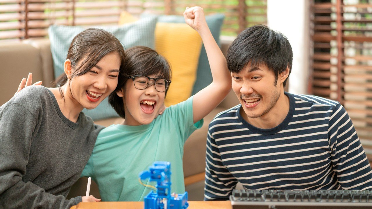 Yakin Belajar Koding Cukup dari Kuliah atau Sekolah saja?