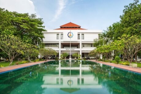 Institut Teknologi Sepuluh Nopember (ITS) Surabaya